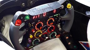 Kierowca potrącił mechanika w pit stopie (wideo)