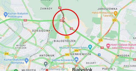 Białystok. Bus przewożący dzieci zderzył się z samochodem osobowym
