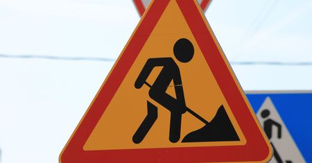 Warszawa. W weekend kolejne remonty i ogromne utrudnienia drogowe [MAPY OBJAZDÓW]