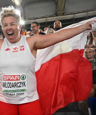 Anita Włodarczyk cieszy się z medalu. "Odbiłam się od dna"