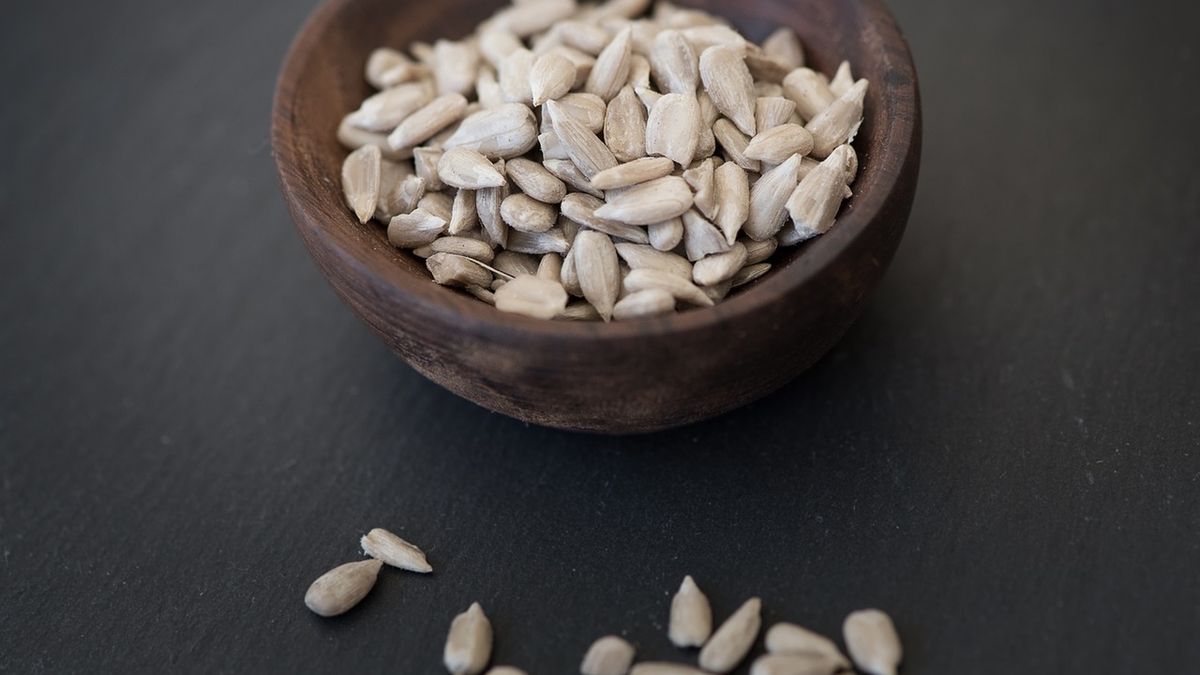 Prażone łuskane ziarna słonecznika z dodatkiem soli