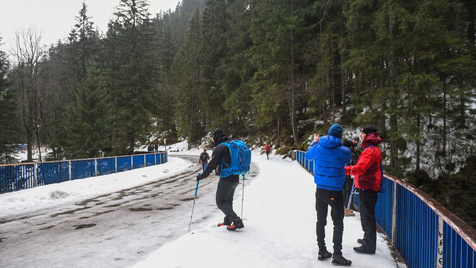 ZAKOPANE, POLAND - JANUARY 04: People enjoy at the Tatra Mountains National Park in Zakopane, Poland on January 04, 2022. (Photo by Omar Marques/Anadolu Agency via Getty Images)