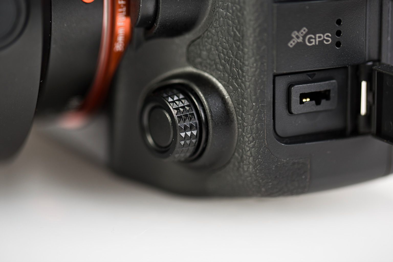 Sony SLT-A99 – pełna klatka, ale niepełna satysfakcja [wideotest] 4