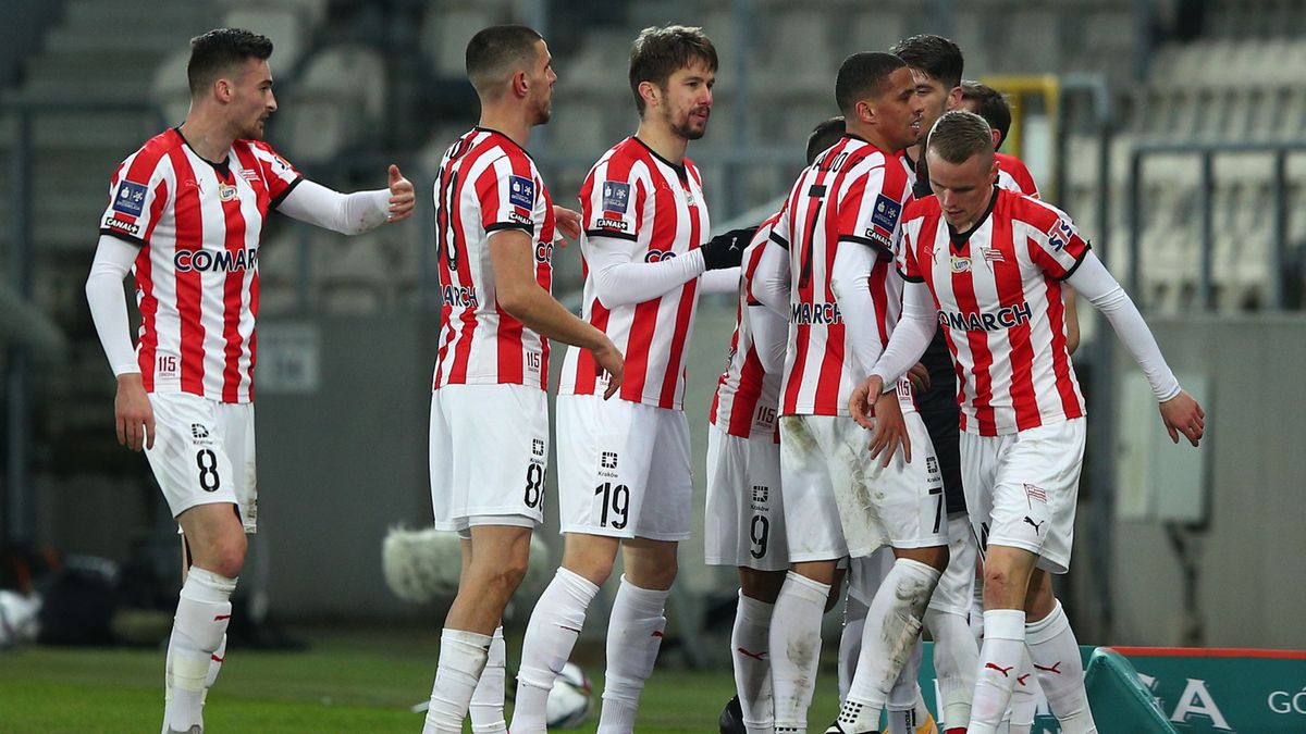 PAP / Łukasz Gągulski / Na zdjęciu: piłkarze Cracovii cieszą się z gola