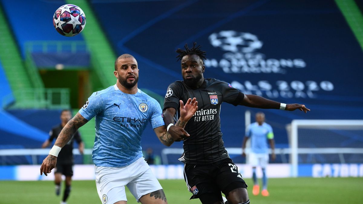 PAP/EPA / Franck Fife / Na zdjęciu: Kyle Walker (z lewej) oraz Maxwel Cornet