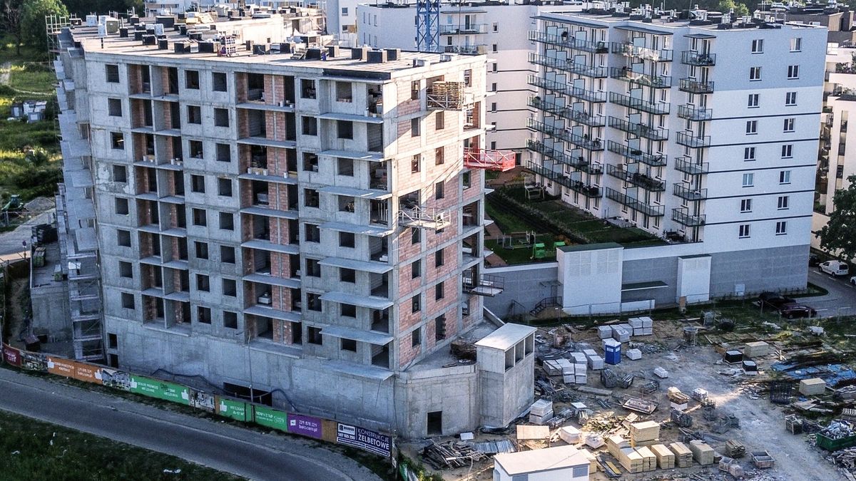 East News archiwum
Fot. Wojciech Olkusnik/East News, Warszawa, 30.07.2024. Budowa nowego bloku mieszkalnego na stolecznych Nowodworach (Bialoleka). Widok z lotu ptaka.
Wojciech Olkusnik