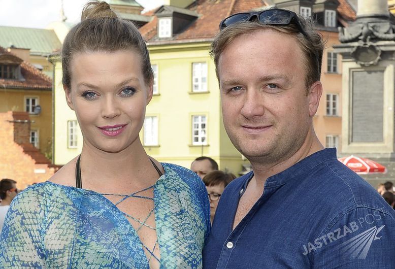 Bartłomiej Kasprzykowski i Tamara Arciuch na pikniku. Aktorka pokazała nogi! [zdjęcia]