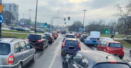 Poranne korki w Lublinie przez awarie sygnalizacji świetlnych na kilku skrzyżowaniach