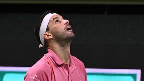 2,5-godzinny wysiłek i porażka pretendenta do ATP Finals. Wielki talent awansował bez gry