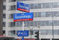 Warszawa. "Wróciła" ulica Lecha Kaczyńskiego. Ktoś zakleił tablice alei Armii Ludowej