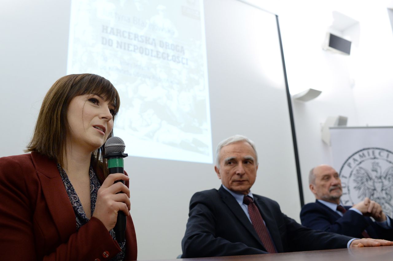 Justyna Błażejowska, Piotr Naimski i Antoni Macierewicz