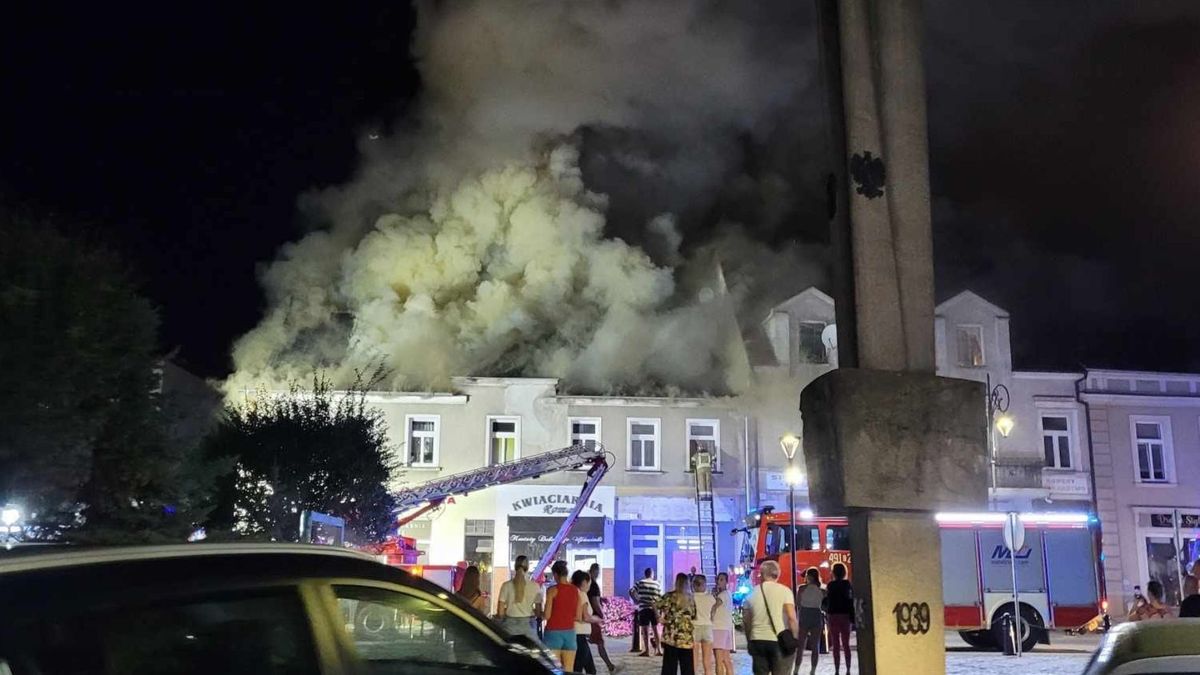 Pożar kamienicy, śmierć poniosła jedna osoba.