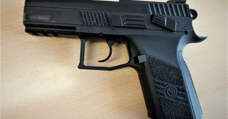 Wrocław. Z pistoletem na innego kierowcę. 61-latek w rękach policji