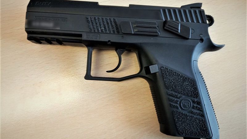 Wrocław. Z pistoletem na innego kierowcę. 61-latek w rękach policji