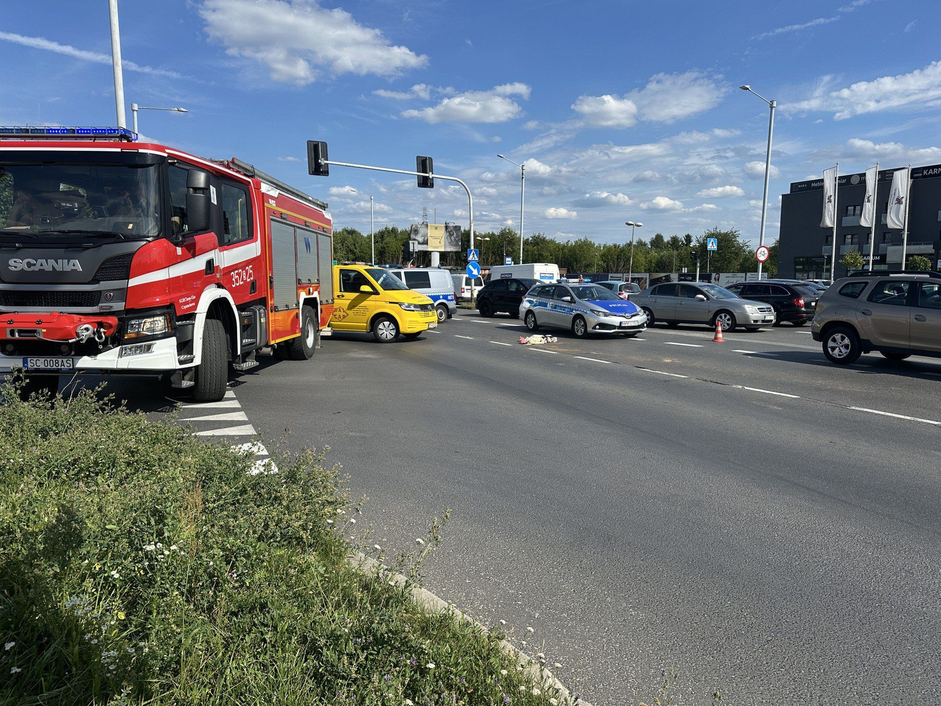 Poważny wypadek w Częstochowie. Kobieta potrącona na pasach, jest nieprzytomna