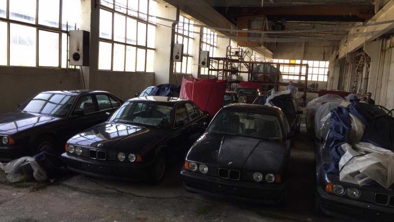 W Bułgarskim magazynie znaleziono klasyczne BMW. Okazało się, że są fabrycznie nowe