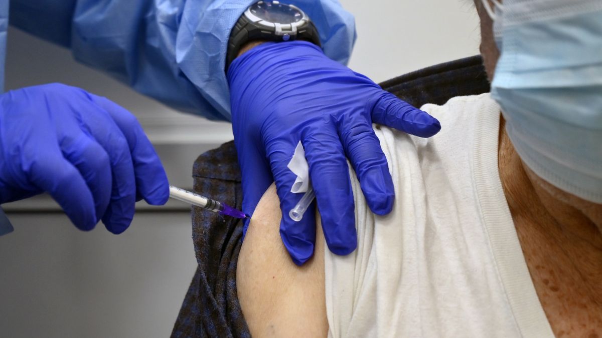 Włochy. Szła 5 km do szczepienia przeciw COVID-19