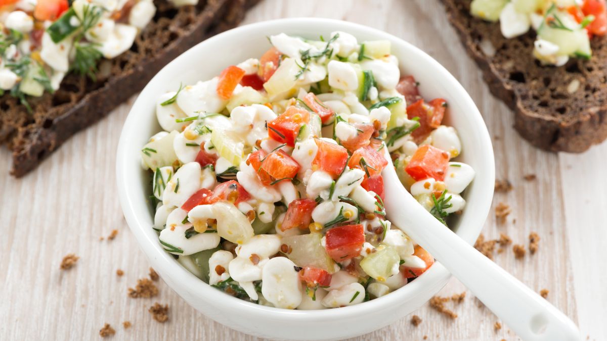 Sałatka z serkiem wiejskim i warzywami