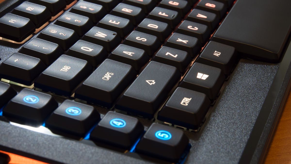 SteelSeries Apex M800 – miecz świetlny wśród mechanicznych klawiatur 1