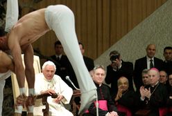 Akrobaci u papieża
