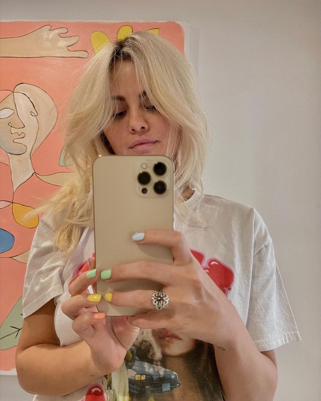 Selena Gomez w blond włosach