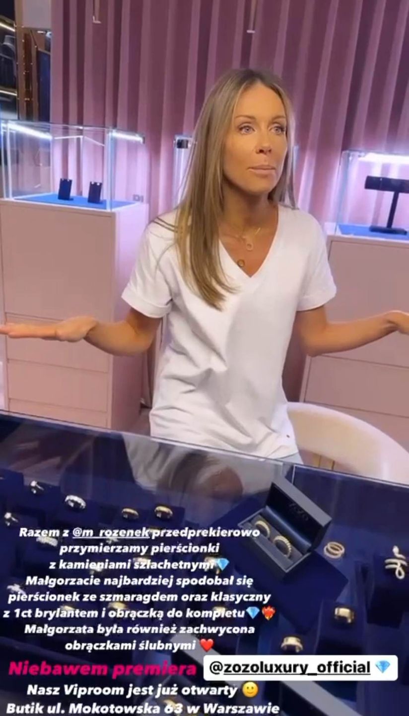 Małgorzata Rozenek mierzy cenną biżuterię