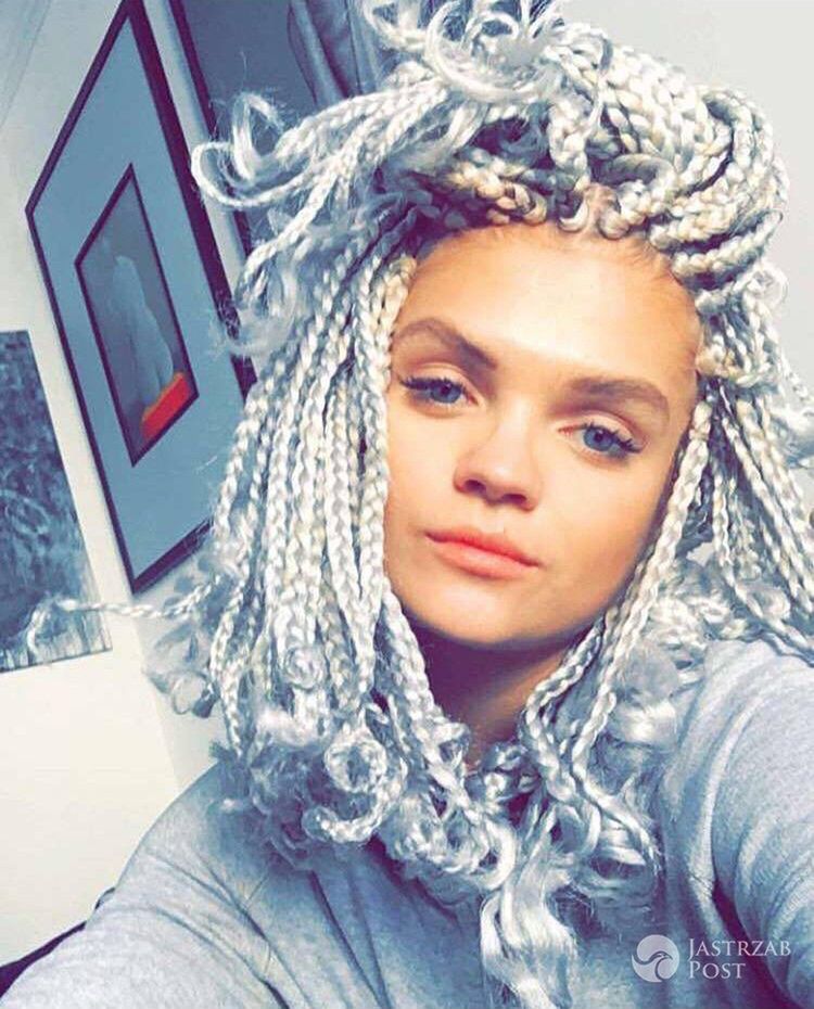 Margaret w srebrnych warkoczykach na Instagramie