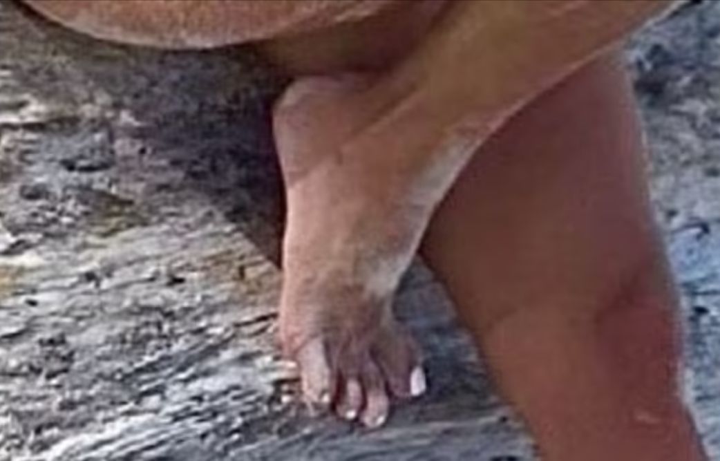 Kim Kardashian photoshopuje PALCE U STÓP?