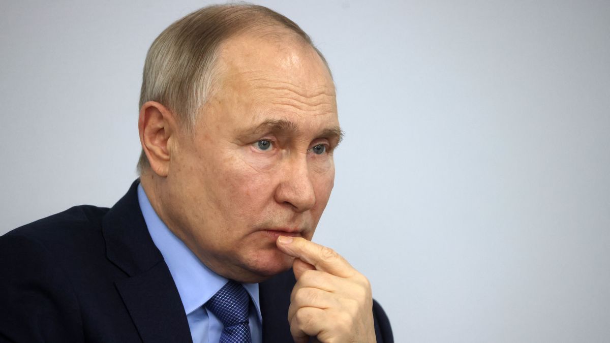 ANADYR, RUSSIA - JANUARY 10: (RUSSIA OUT) Russian President Vladimir Putin gestures as he speaks during his meeting with residents of Chukotka autonomous okrug, on January 10, 2024 in Anadyr, Russia. President Putin is having a trip to Siberian and Far Eastern regions prior to the 2024 Presidential Elections. (Photo by Contributor/Getty Images)