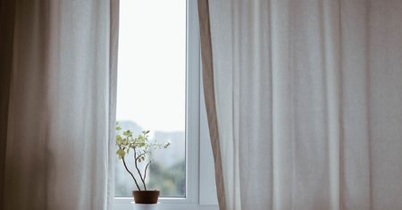 Jak zaoszczędzić na ogrzewaniu? Tryb zimowy w oknach