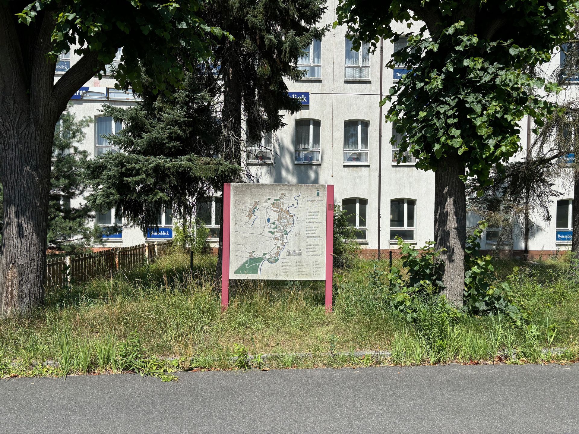 Nielegalni migranci korzystają z kładki, która łączy Krzewinę Zgorzelecką z Ostriz