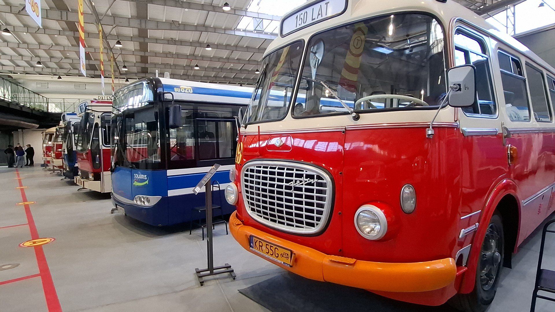 Przystanek Jubileusz. Pokaz zabytkowych autobusów na 150-lecie komunikacji miejskiej w Krakowie
