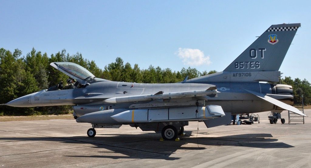 The JASSM-ER missile under the wing of an American F-16.