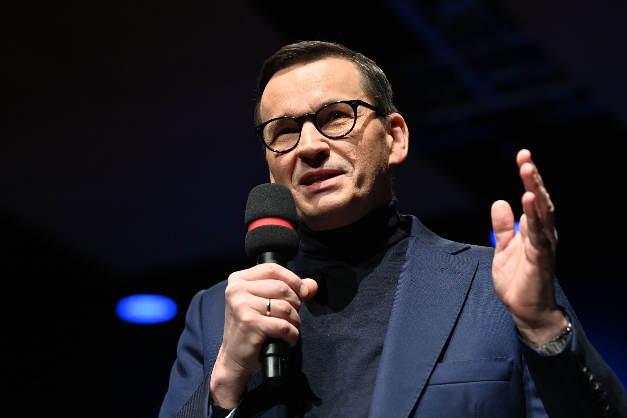 Gdańsk, 28.01.2024. Były premier Mateusz Morawiecki podczas spotkania z mieszkańcami w ramach akcji "Bądźmy Razem" w Muzeum II Wojny Światowej w Gdańsku, 28 bm. (sko) PAP/Andrzej Jackowski