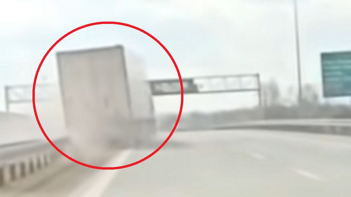 Kierowca uderzył z impetem w barierkę