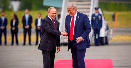 Trump bardziej niebezpieczny dla Zełenskiego niż Putin? "Groźna dyplomacja"