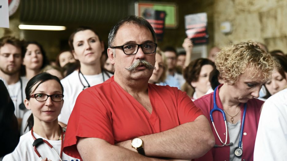 Prof. Mikolaj Spodaryk z zespołem medyków z Krakowa.