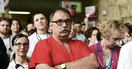 Lekarz wygrał w sądzie z TVP Info. Kara? Wpłata na WOŚP