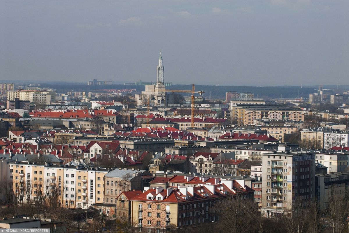 Garaż z trumnami w centrum Białymstoku 