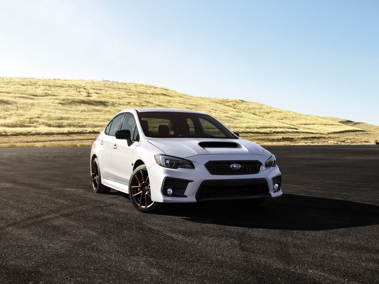 Subaru WRX Series White będzie się wyróżniało przede wszystkim białym lakierem i brązowymi felgami BBS