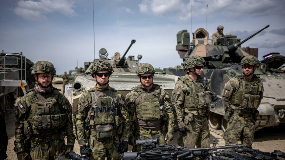 Manewry wojskowe w czeskiej Libawie
LIBAVA, CZECH REPUBLIC - MAY 10: Alliance exercise Immediate Response in the premises of the Libava Military District in Libava, Czech Republic on May 10, 2024. The exercise is part of the large-scale allied exercise in Europe DEFENDER EUROPE 24. The main partner of the units of the Army of the Czech Republic (7th Mechanized Brigade) as part of the IMMEDIATE RESPONSE 2024 exercise are American soldiers from the 29th Infantry Division of the Virginia National Guard. About 1,200 people are participating in the exercise, including approximately 850 American soldiers, including their combat equipment. The exercise is intended to test the army's ability to comprehensively secure allied units on the territory of the Czech Republic in large-scale operations and to support allied efforts in building defense capabilities within the framework of the North Atlantic Alliance (NATO). Lukas Kabon / Anadolu/ABACAPRESS.COM
AA/ABACA