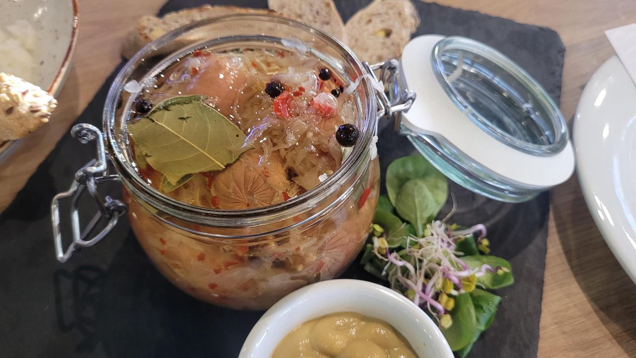 Czeskie gospodynie wkładają do słoików i marynują jak ogórki. Dla Polaków nie do pomyślenia