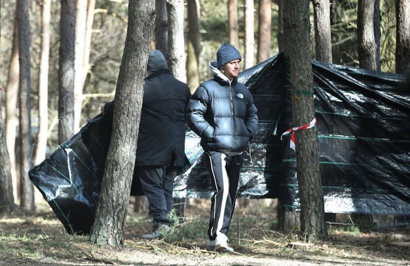 Maciej Musiał ogląda ustronną działkę za ponad milion złotych
