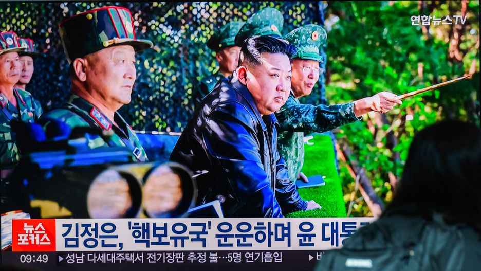 SEOUL, SOUTH KOREA - 2024/10/04: A 24-hour Yonhap News TV broadcast at Yongsan Railway Station in Seoul shows North Korean leader Kim Jong Un inspecting a training base of the Korean People's Army's special operations forces in western Pyongyang, a day after South Korea's Armed Forces Day. On October 4, state media reported that Kim Jong Un strongly criticized South Korean President Yoon Suk Yeol, calling him an "abnormal man" for discussing military action against nuclear-armed North Korea. (Photo by Kim Jae-Hwan/SOPA Images/LightRocket via Getty Images)