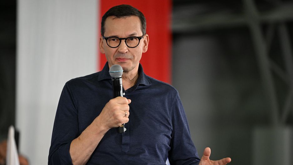 Stalowa Wola, 02.10.2023. Kampania wyborcza do parlamentu 2023. Premier Mateusz Morawiecki podczas wiecu wyborczego w Stalowej Woli, 2 bm. Premier jest z wizytą w woj. podkarpackim. (sko) PAP/Darek Delmanowicz
