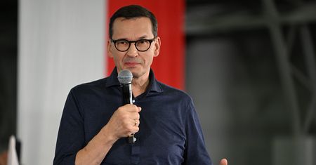 "Zachowania zwyrodnialców". Premier komentuje aferę z youtuberami