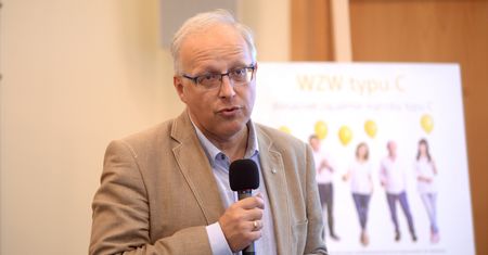 Koronawirus w Polsce. Prof. Robert Flisiak mówi o schyłku epidemii