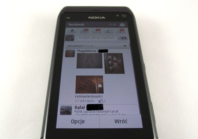 Nokia N8 Facebook