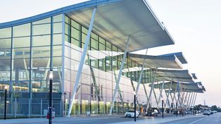 Niemcy wolą polskie lotnisko niż swoje. "Notuje rekordowe liczby"
