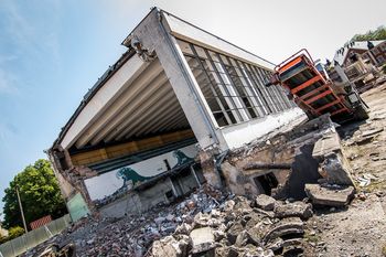 Bydgoszcz: Tak znikała dawna Astoria. Latem na jej otwartych basenach tętniło życie - archiwalne zdjęcia